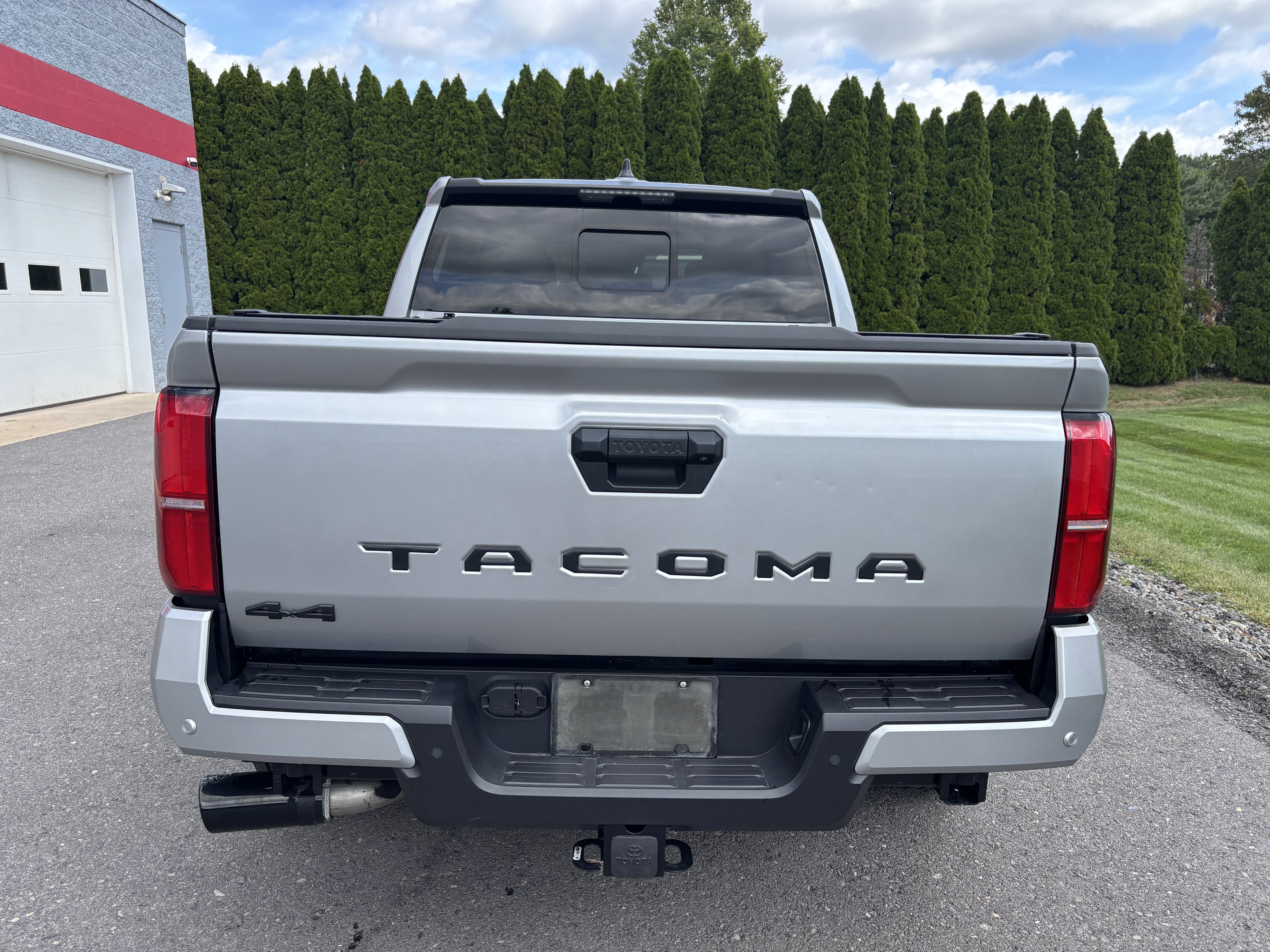 Used 2024 Toyota Tacoma SR5 AWD/4WD image 4