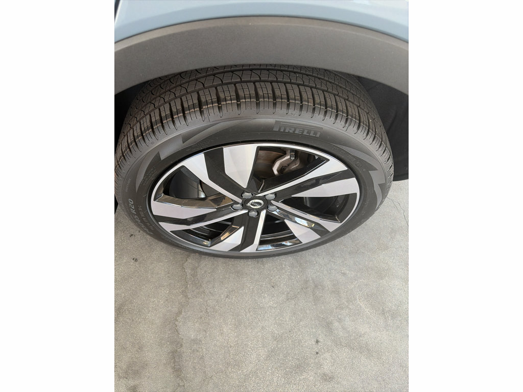 Used 2023 Volvo XC40 B4 Plus w/ Protection Package Premier FWD image 19