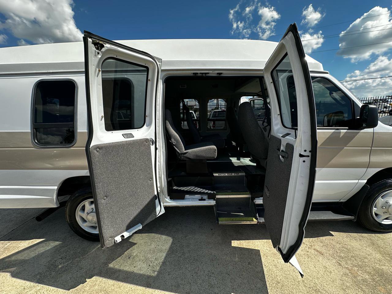 Used 2004 Ford E-250 and Econoline 250 Extended RWD image 55