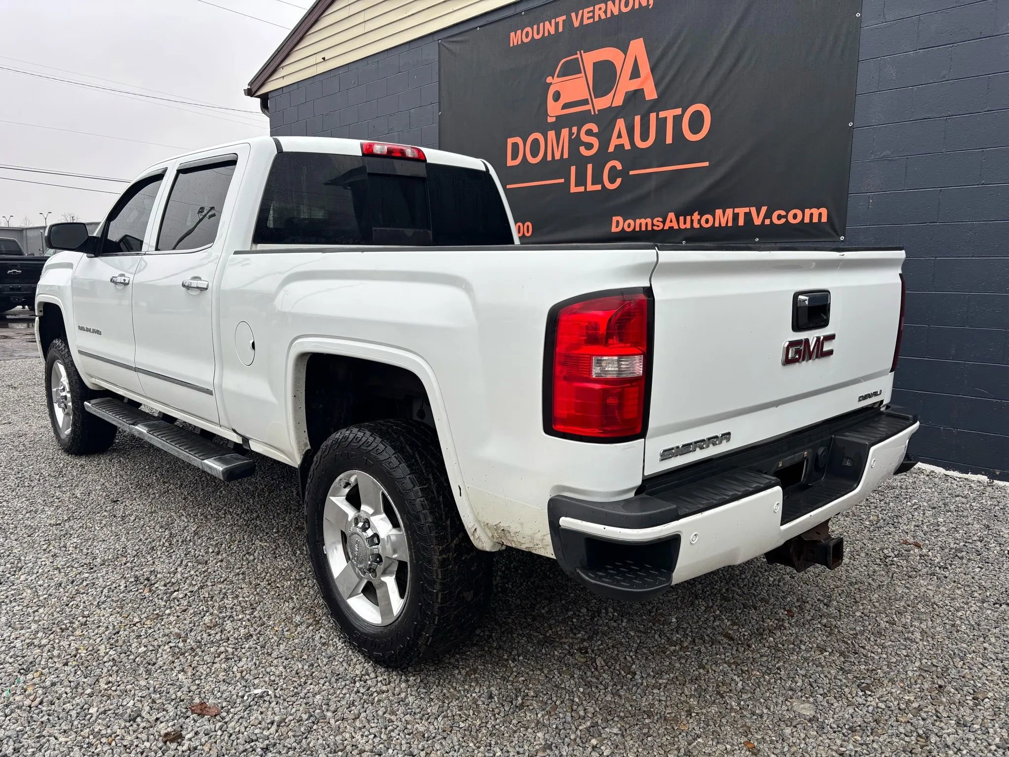 Used 2016 GMC Sierra 2500 Denali image 3