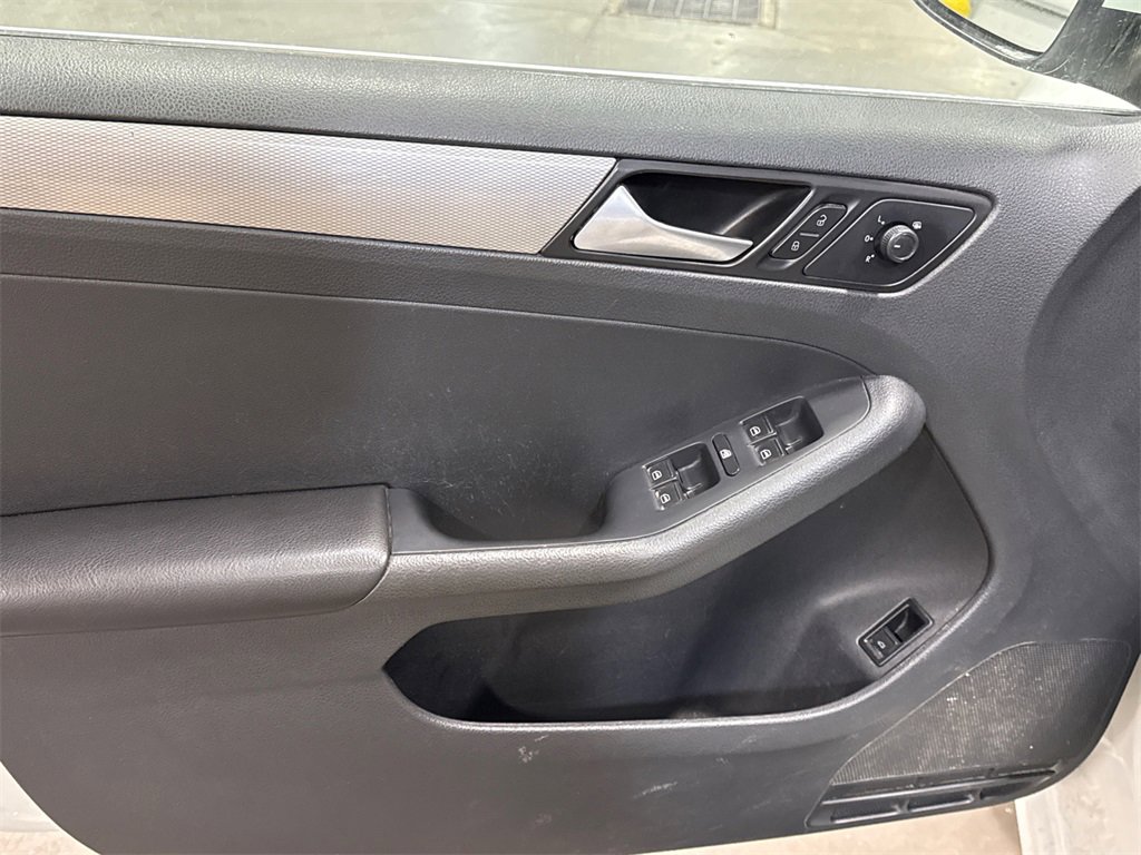 Used 2017 Volkswagen Jetta S image 7