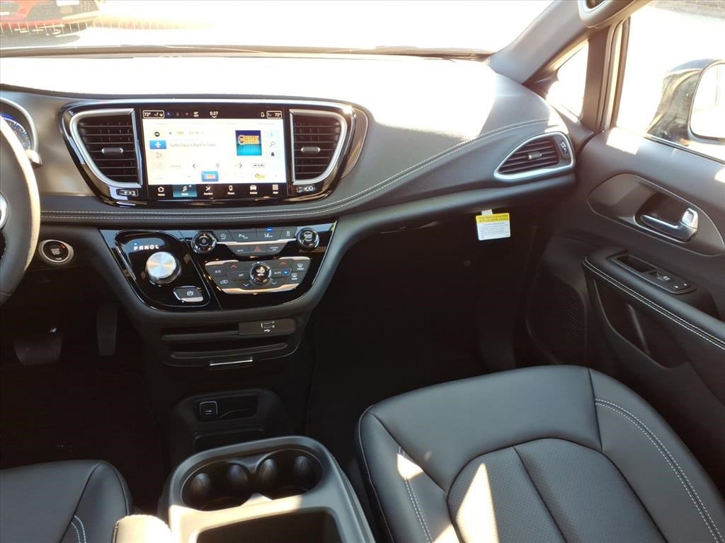 New 2026 Chrysler Pacifica Select image 16