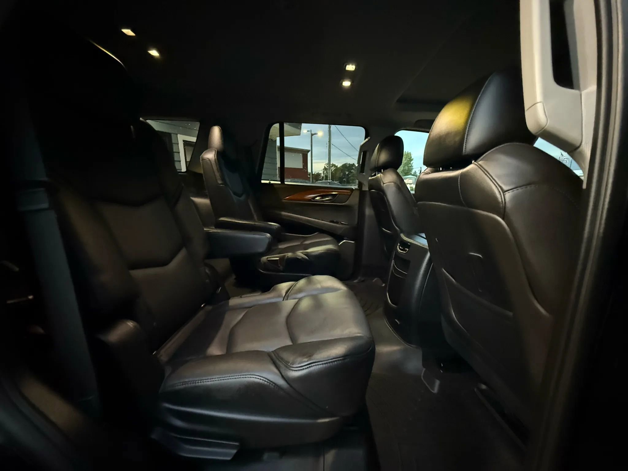 Used 2016 Cadillac Escalade Luxury image 26