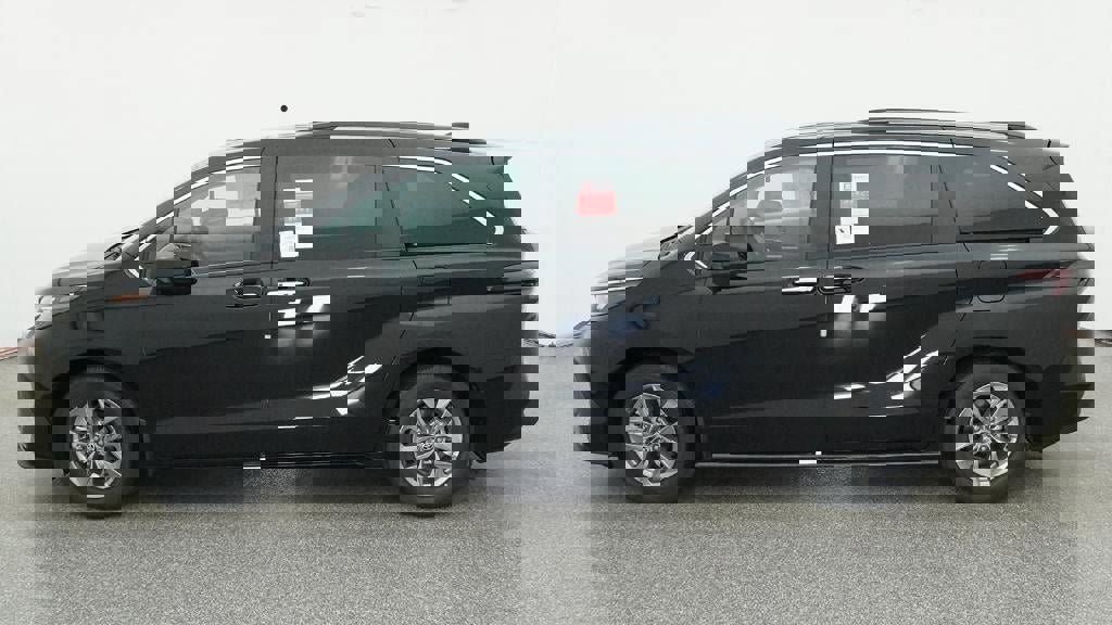 New 2026 Toyota Sienna XLE image 3