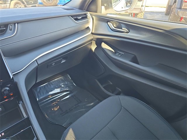 New 2025 Jeep Grand Cherokee Laredo X w/ Luxury Tech Group I image 13