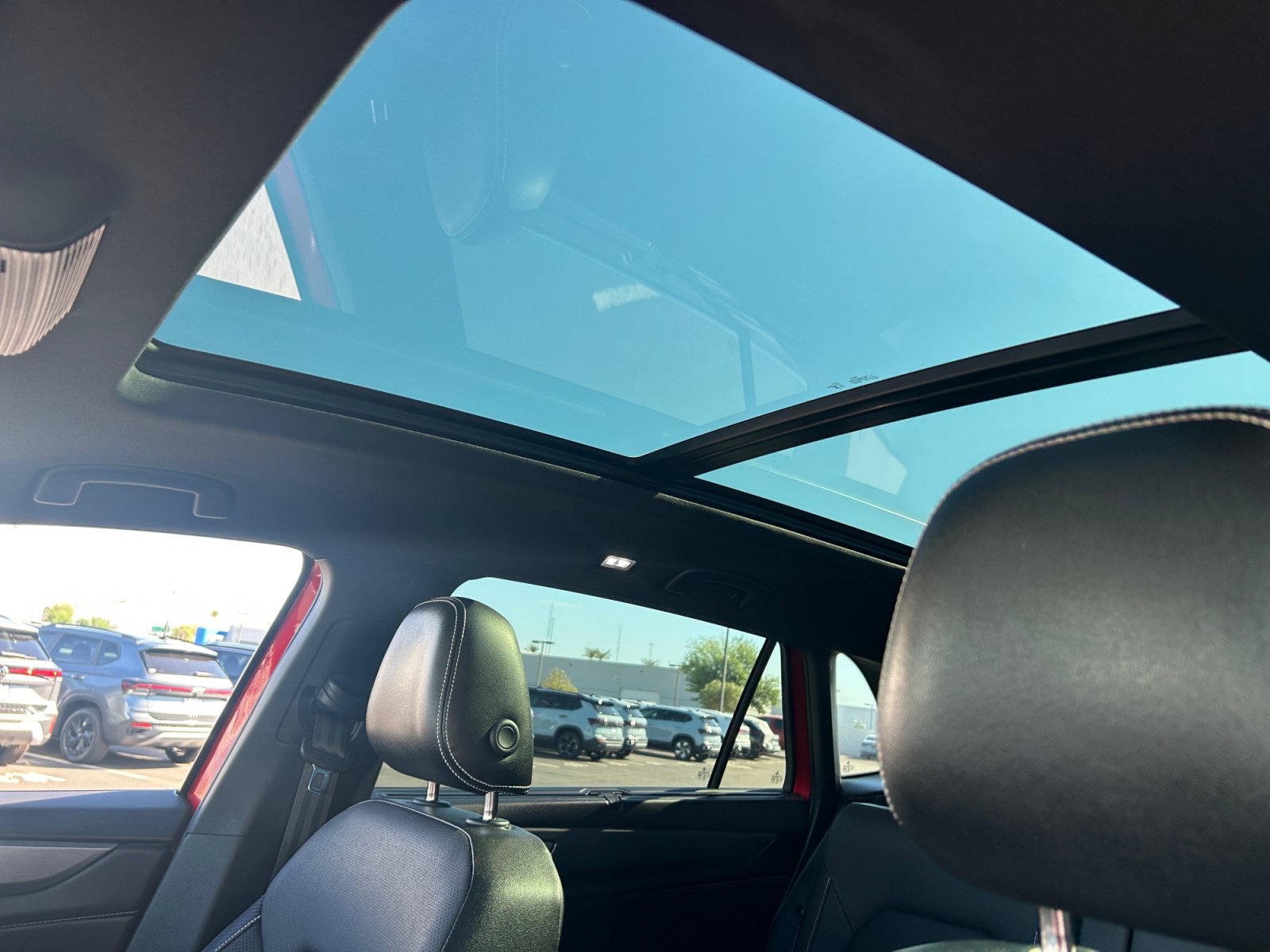 Certified 2024 Volkswagen Atlas Cross Sport SE w/ Panoramic Sunroof Package FWD image 31