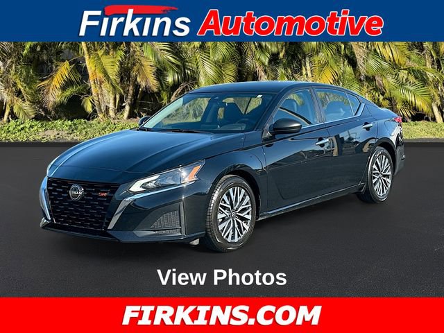 Used 2024 Nissan Altima 2.5 SV image 1