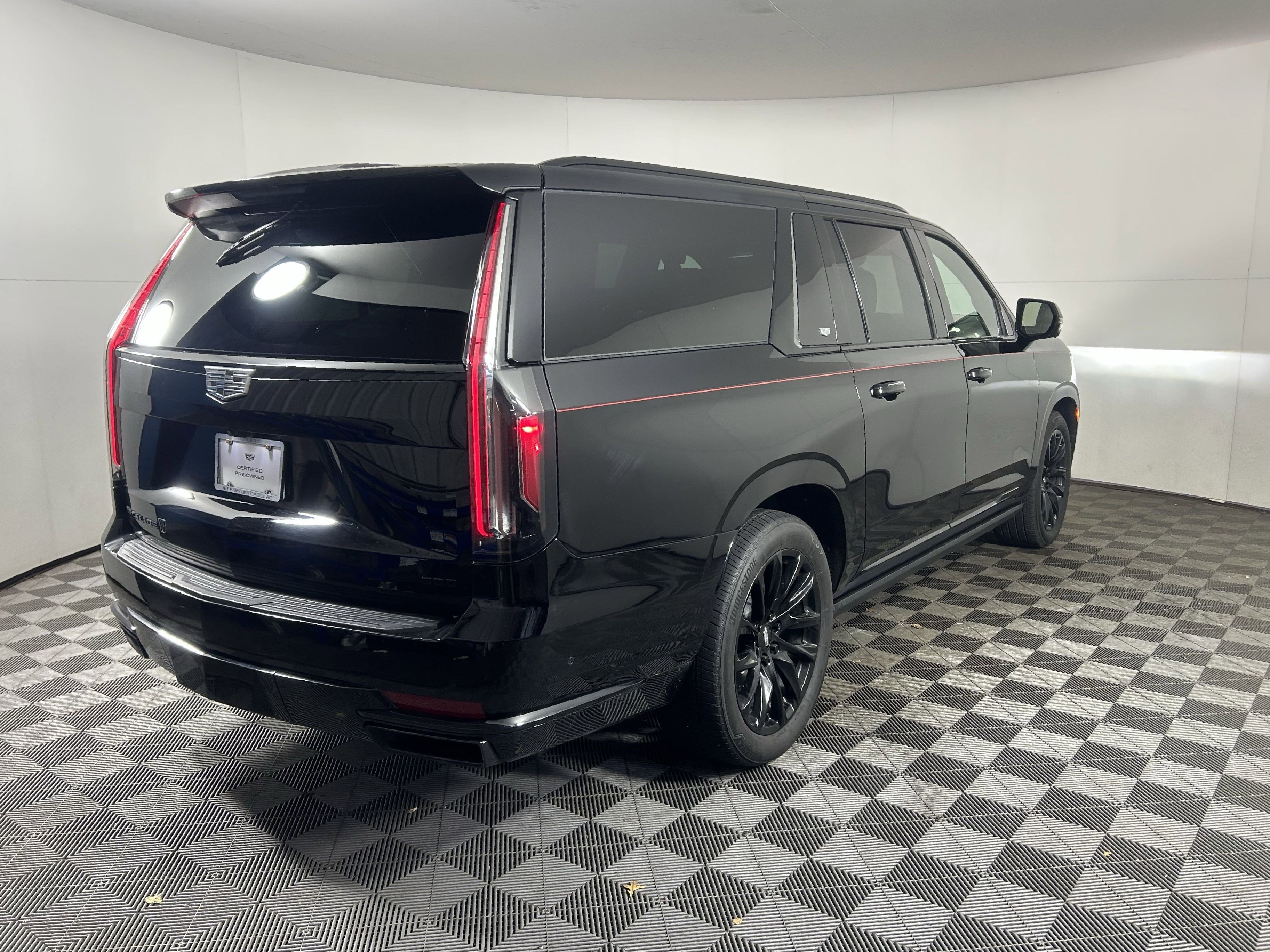 Used 2023 Cadillac Escalade ESV Sport w/ LPO, ONYX Package image 23