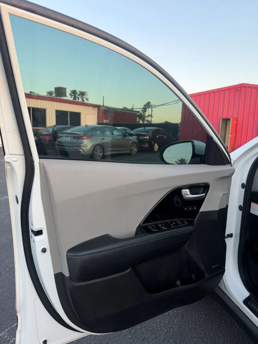 Used 2018 Kia Niro Touring image 11