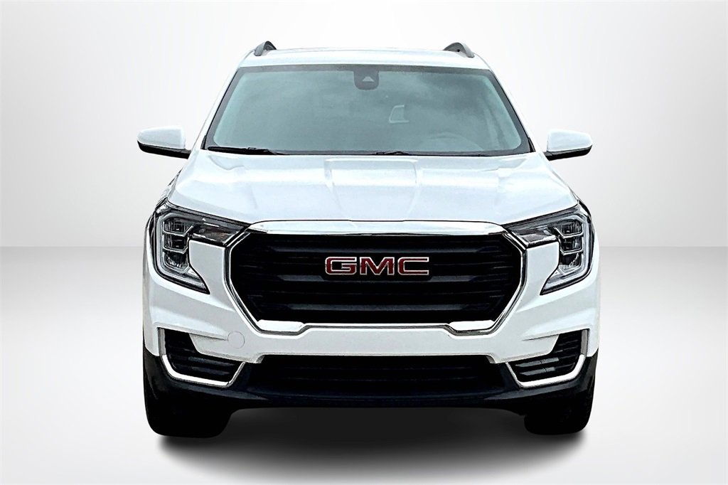Used 2023 GMC Terrain SLE w/ Driver Convenience Package image 2