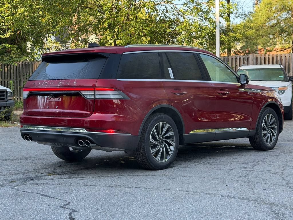 New 2027 Lincoln Aviator AWD image 6
