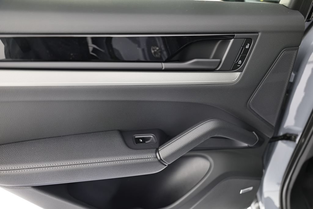 New 2026 Porsche Cayenne Coupe AWD/4WD image 18