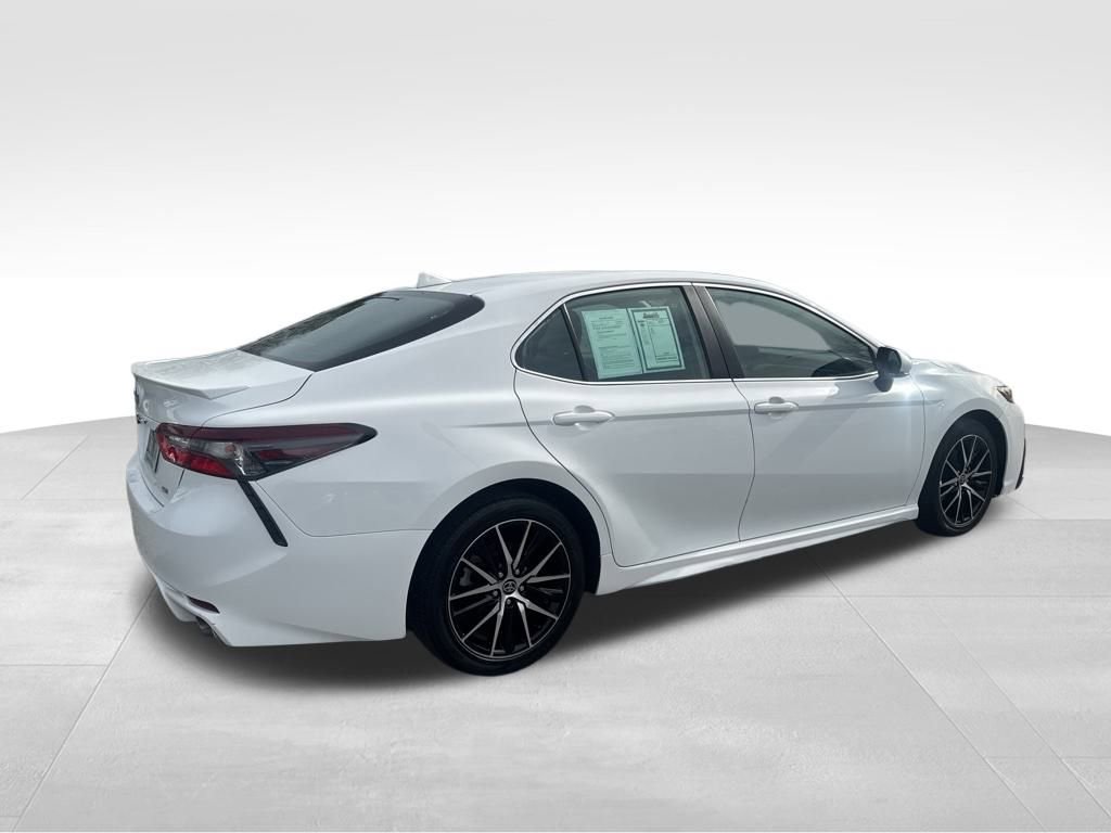 Used 2023 Toyota Camry SE image 4