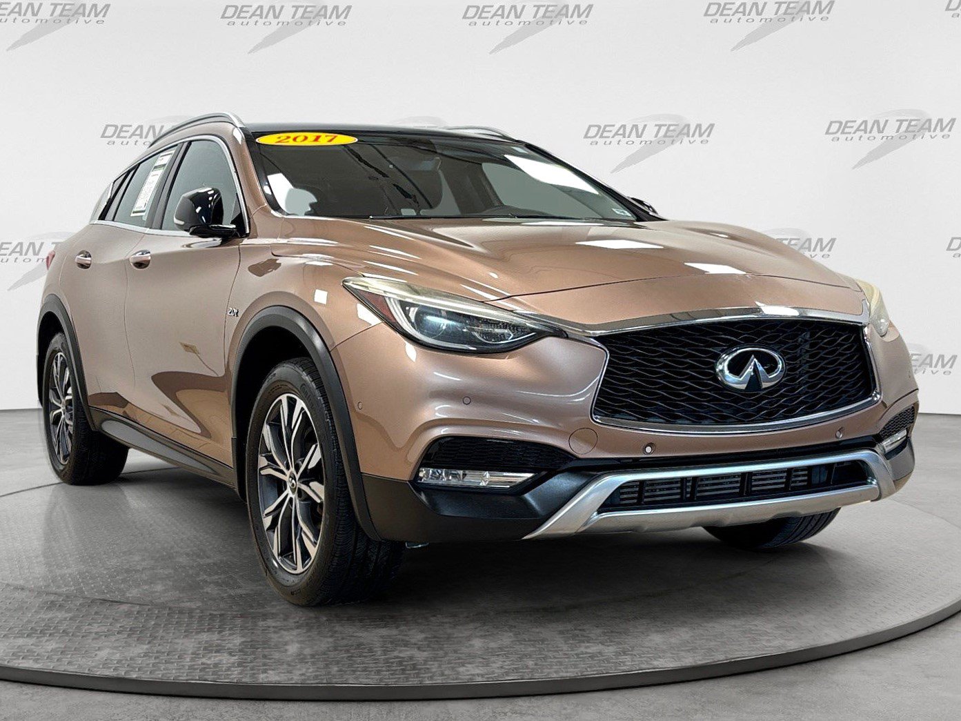 Used 2017 INFINITI QX30 Premium w/ Navigation Package AWD/4WD image 3