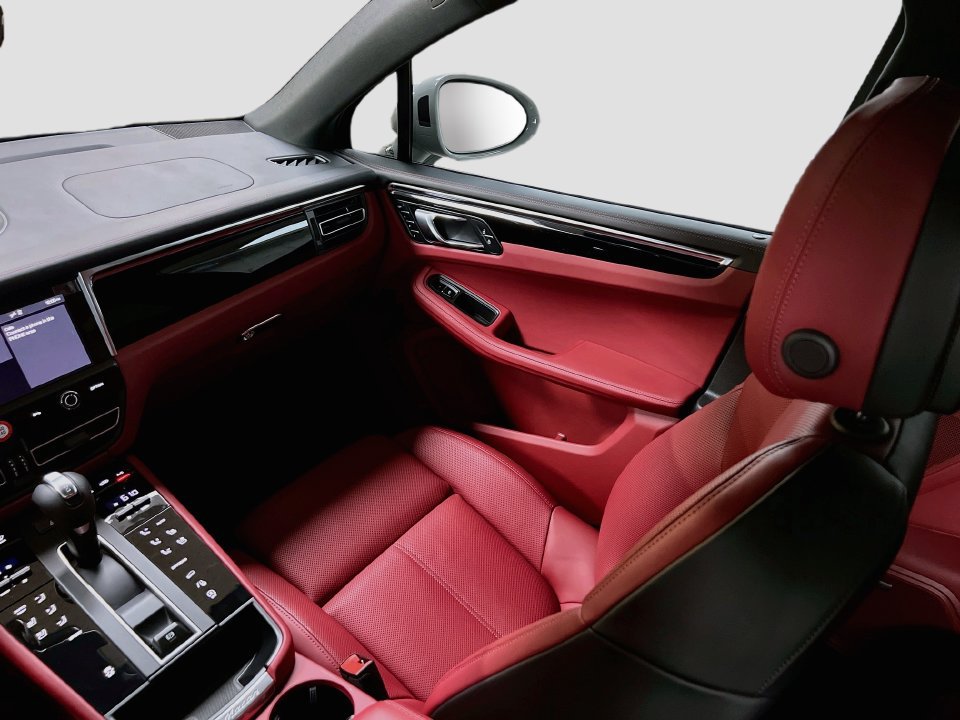 Certified 2025 Porsche Macan AWD/4WD image 26