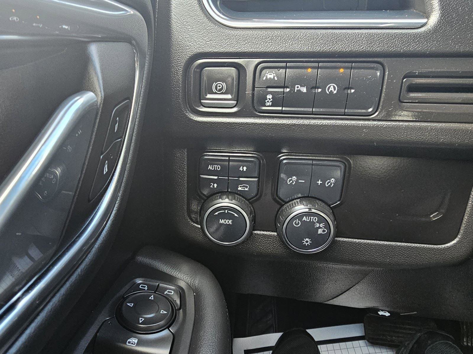 Used 2023 Chevrolet Suburban LT image 24