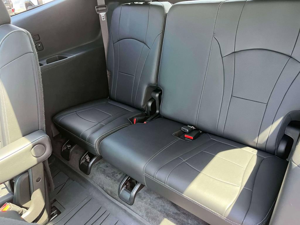 Used 2020 Buick Enclave Avenir w/ Avenir Technology Package AWD/4WD image 17