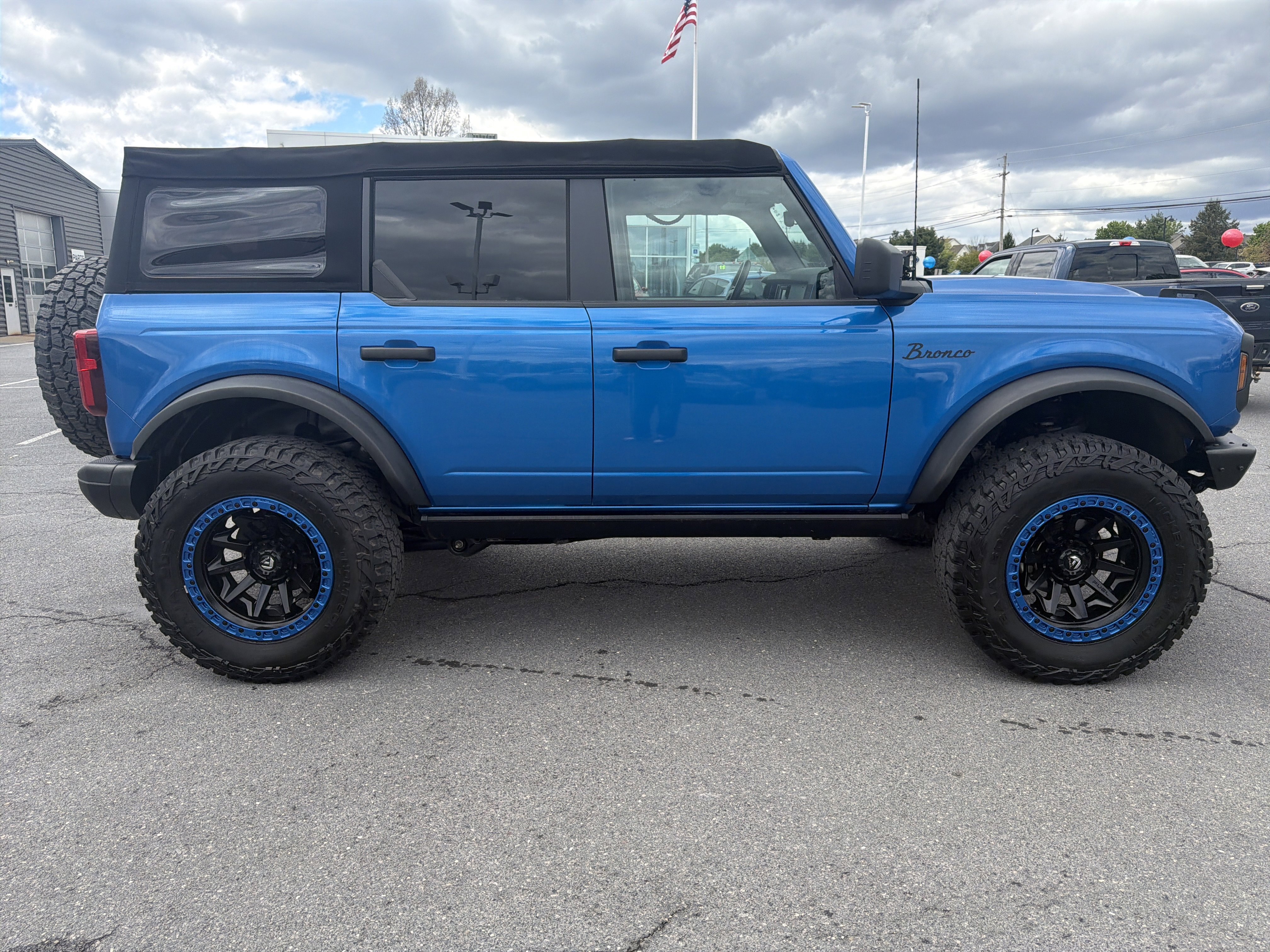 Used 2022 Ford Bronco Black Diamond AWD/4WD image 2