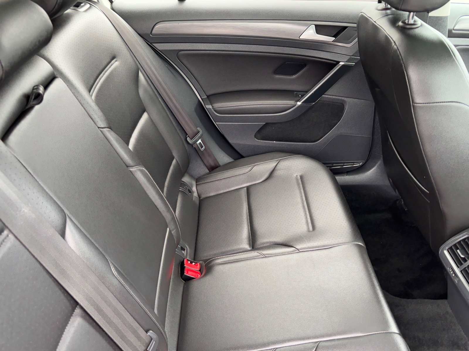 Used 2019 Volkswagen Golf S image 13