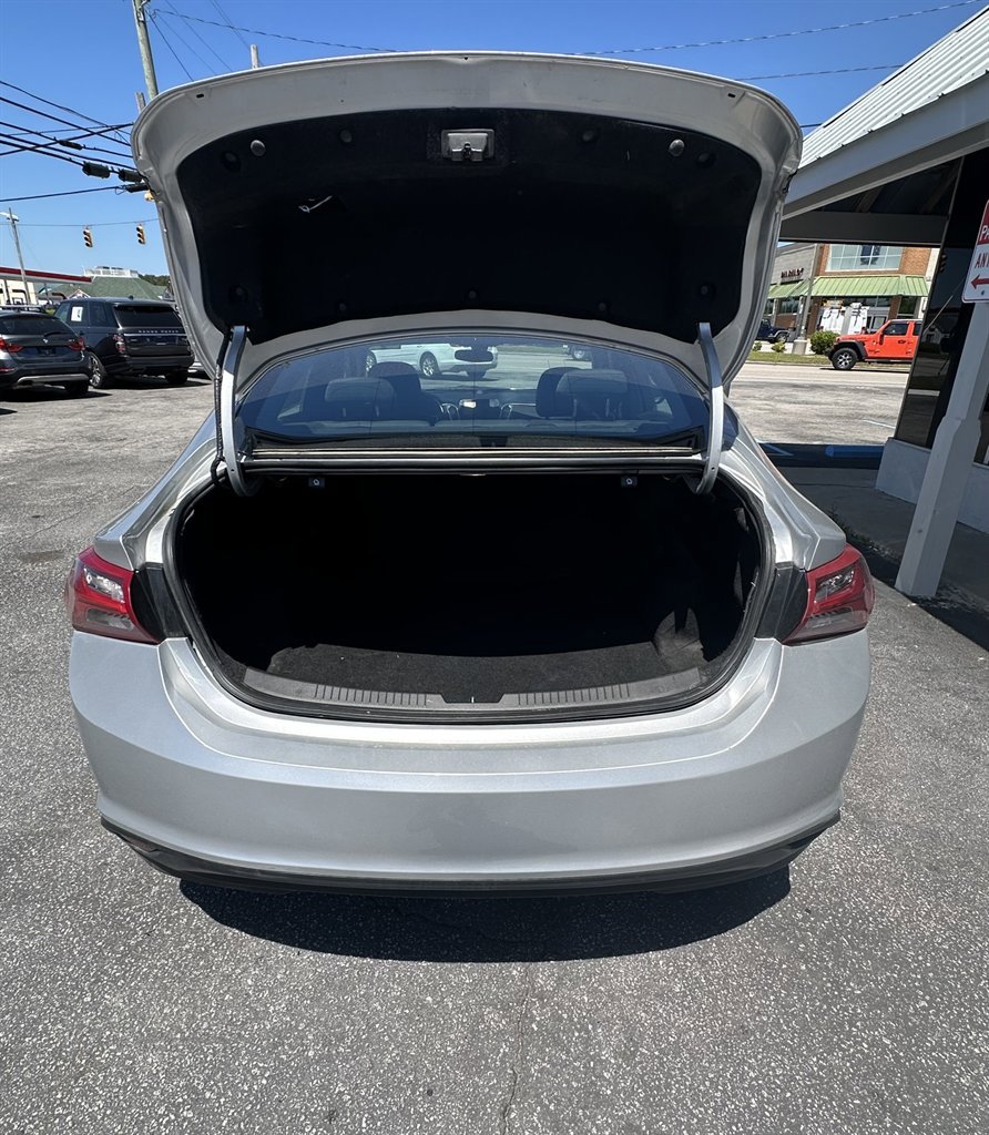 Used 2022 Chevrolet Malibu LT image 17