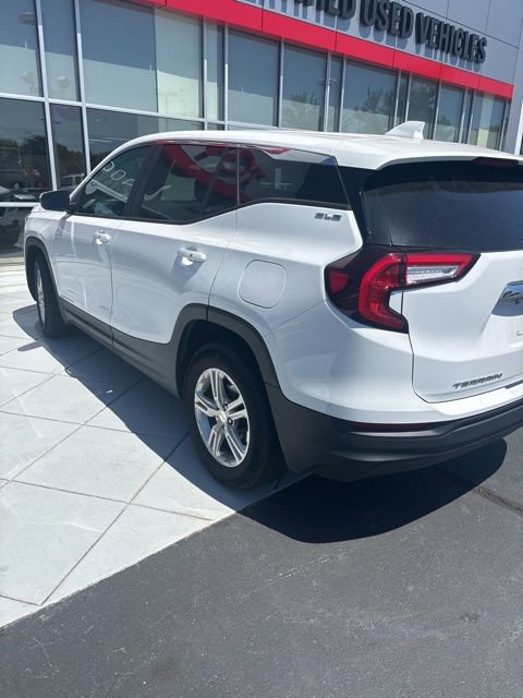 Used 2024 GMC Terrain SLE FWD image 3