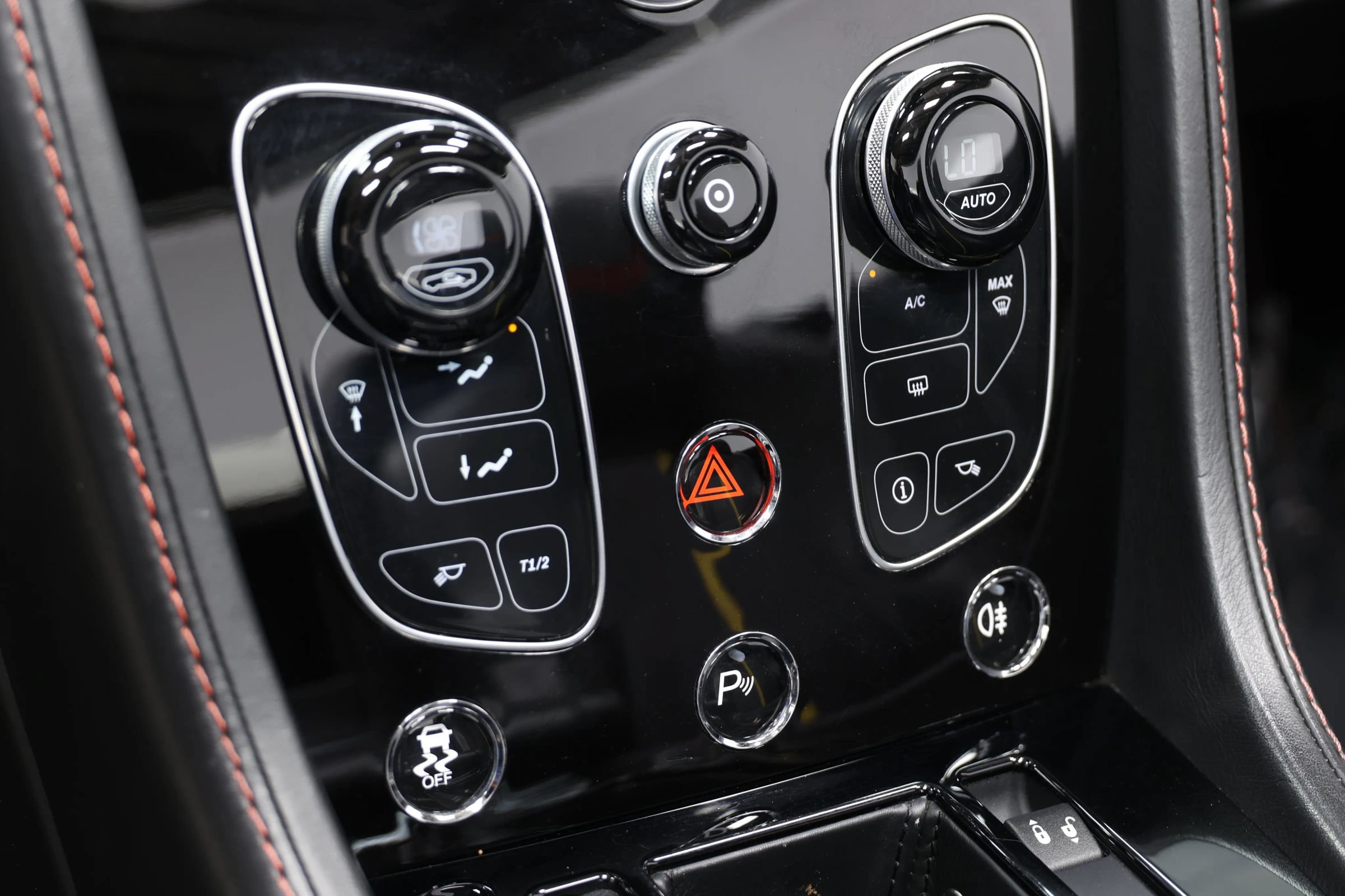 Used 2016 Aston Martin V8 Vantage GT RWD image 37