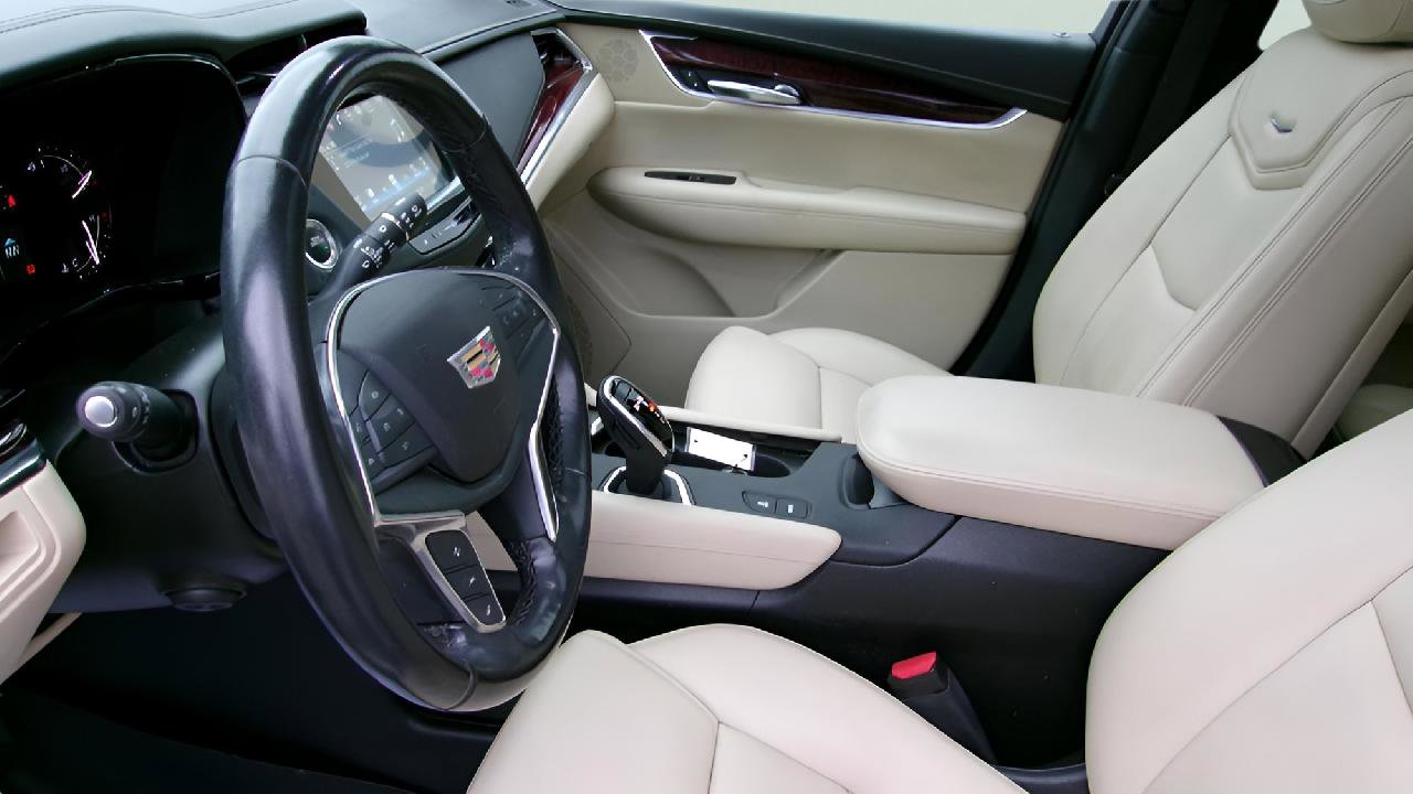 Used 2019 Cadillac XT5 Premium Luxury image 14