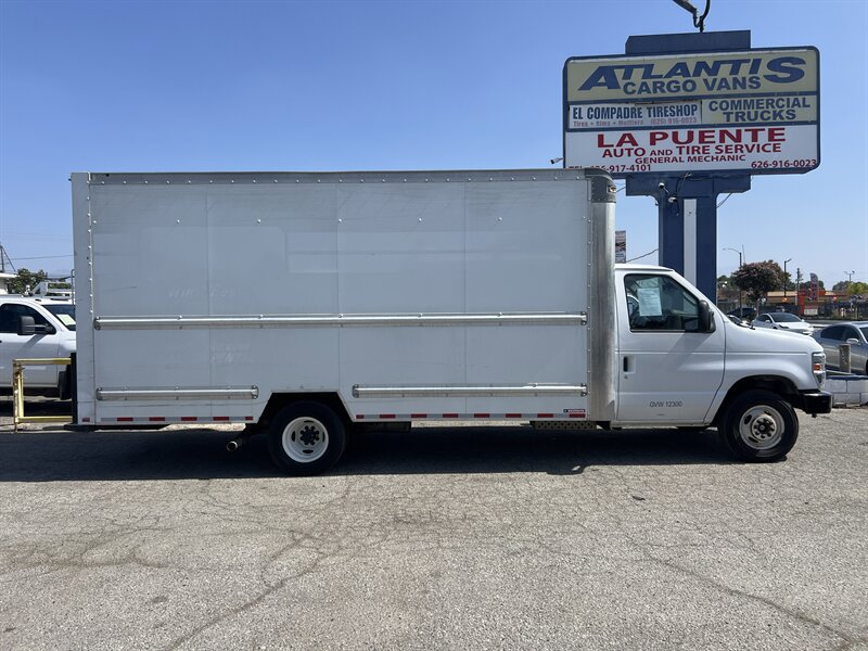 Used 2022 Ford E-350 and Econoline 350 Super Duty RWD image 2