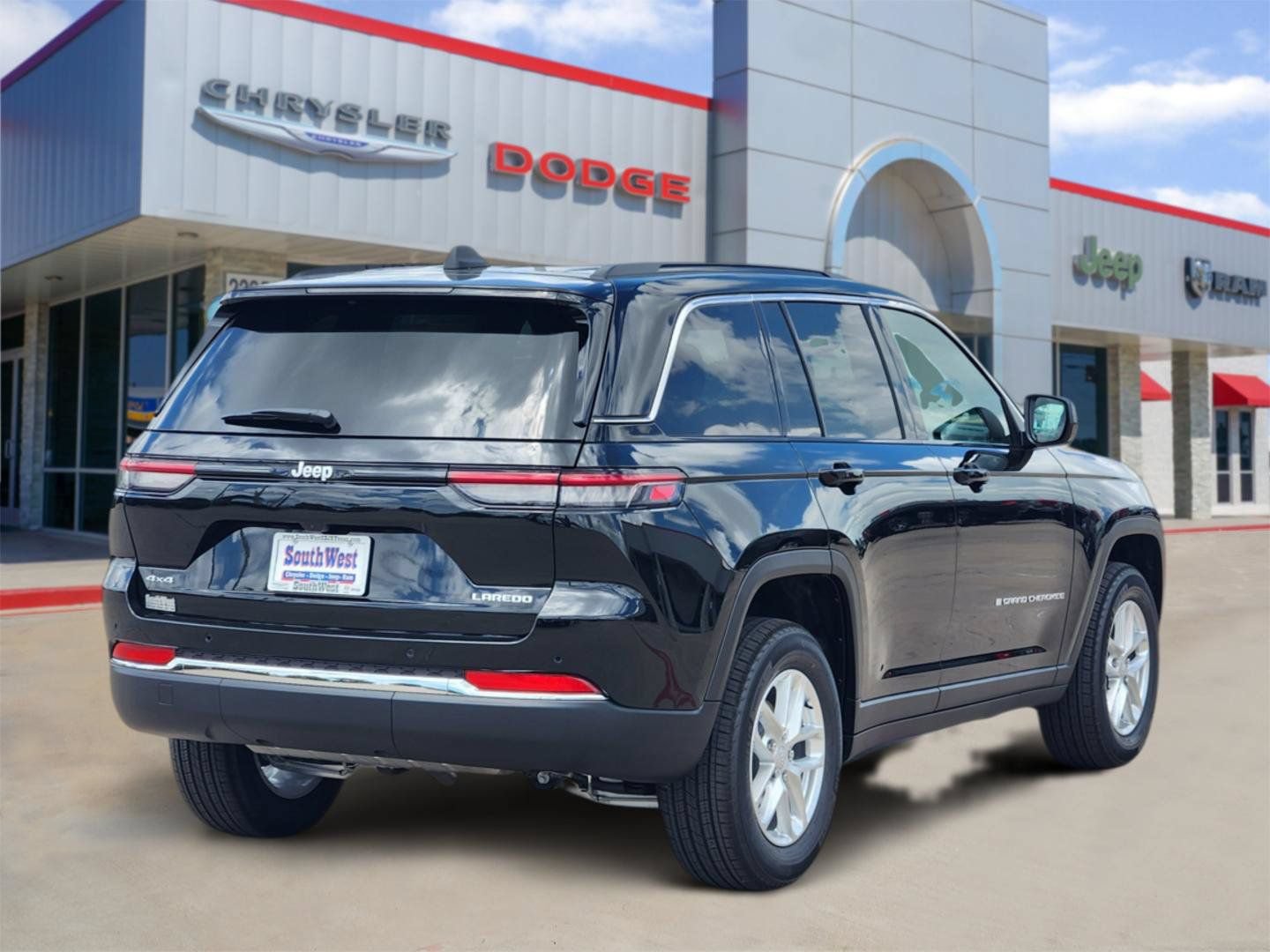 New 2026 Jeep Grand Cherokee Laredo X AWD/4WD image 5