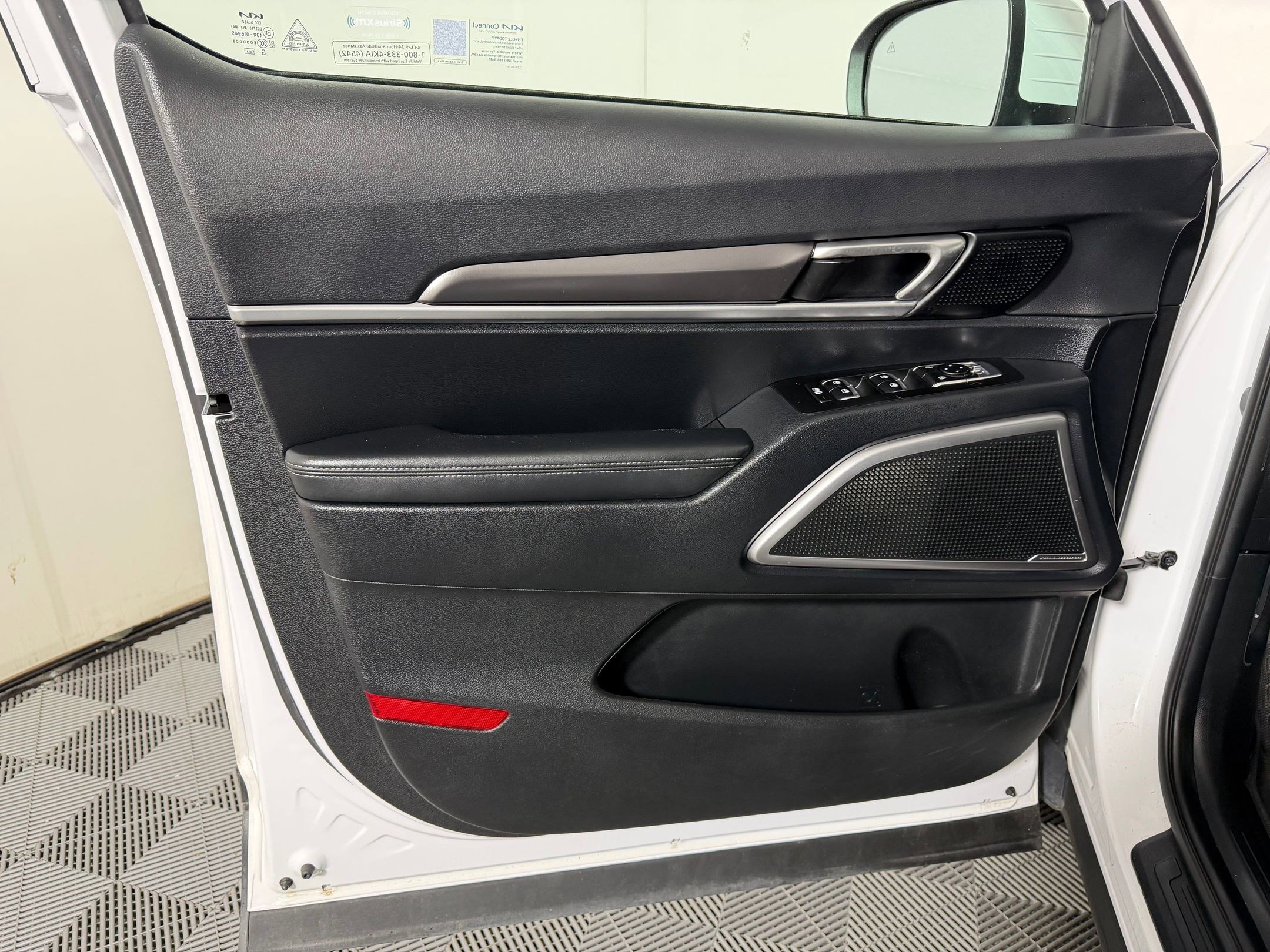 Used 2024 Kia Telluride LX image 10