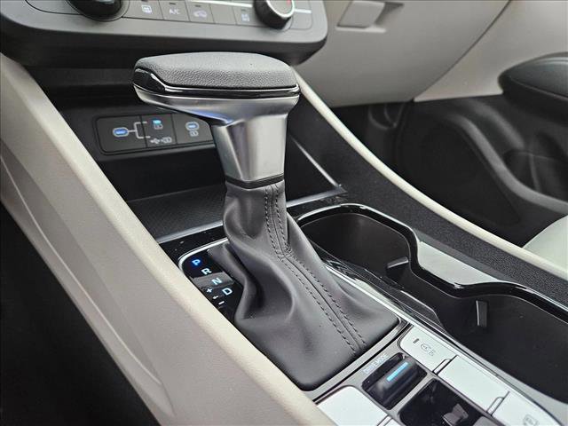 Certified 2025 Hyundai Tucson SE image 13