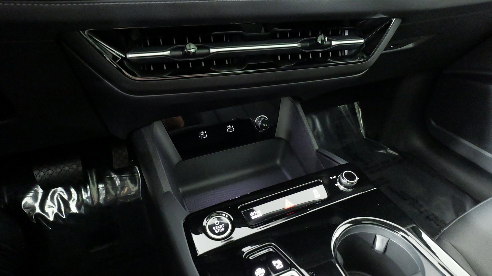 Used 2025 Audi Q6 e-tron Premium image 62