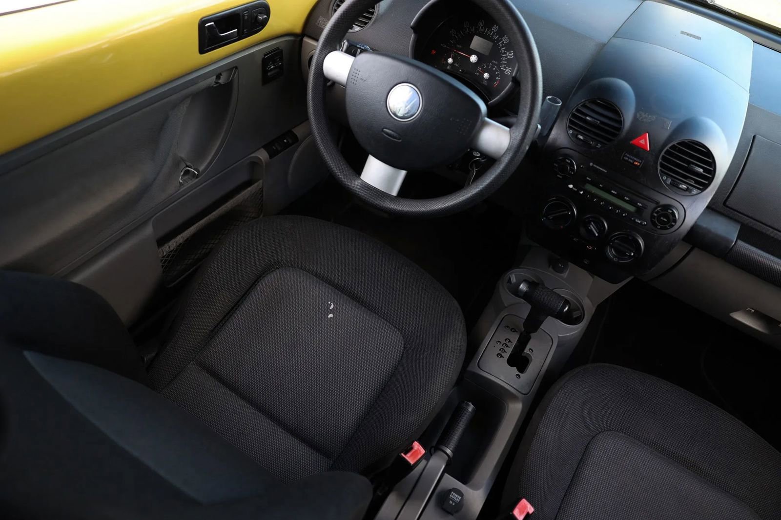 Used 2005 Volkswagen Beetle GL image 16