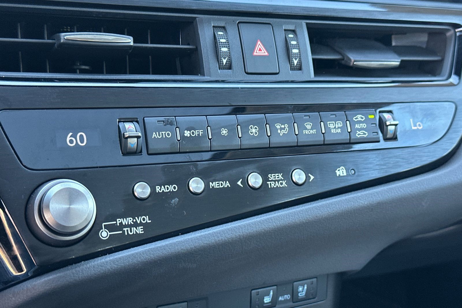 Certified 2025 Lexus ES 300h w/ Premium Package image 25