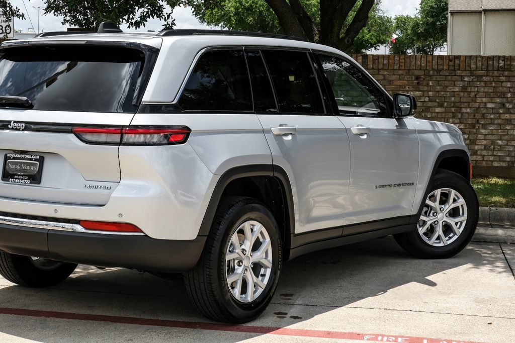 Used 2023 Jeep Grand Cherokee Limited AWD/4WD image 17