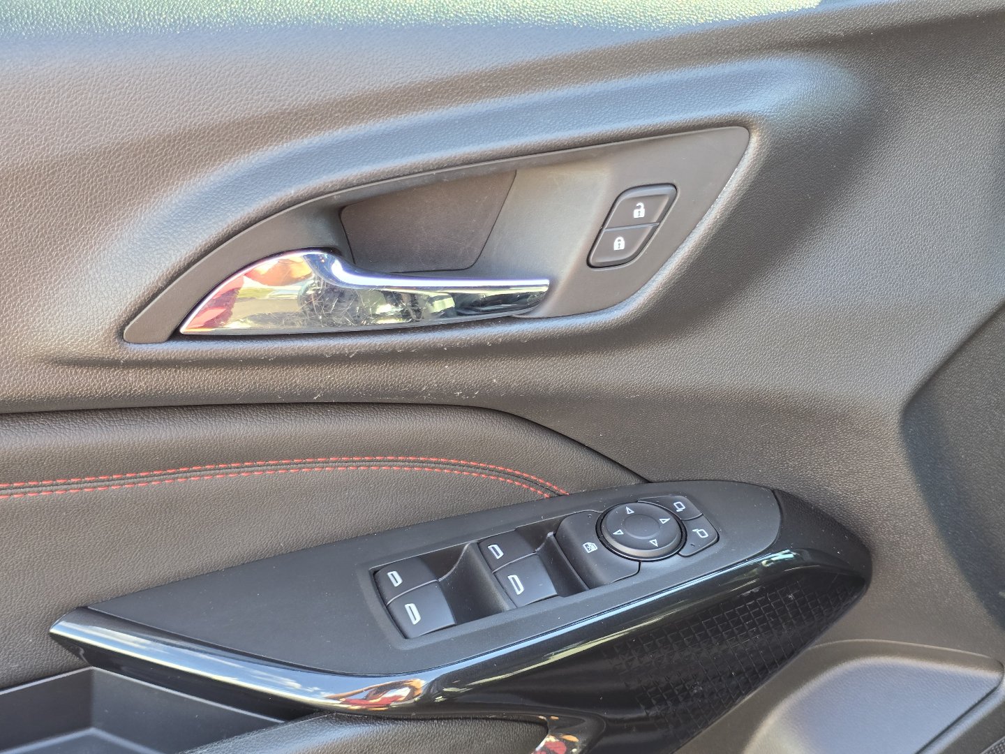Certified 2024 Chevrolet Trax RS FWD image 30