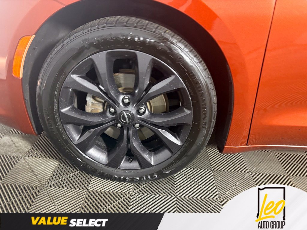 Used 2018 Chrysler Pacifica Touring Plus w/ S Appearance Package FWD image 22