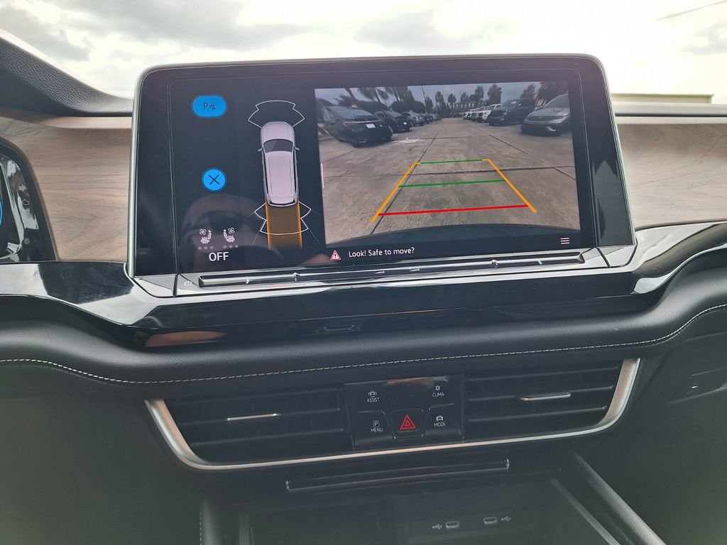 Used 2025 Volkswagen Atlas SE FWD image 21