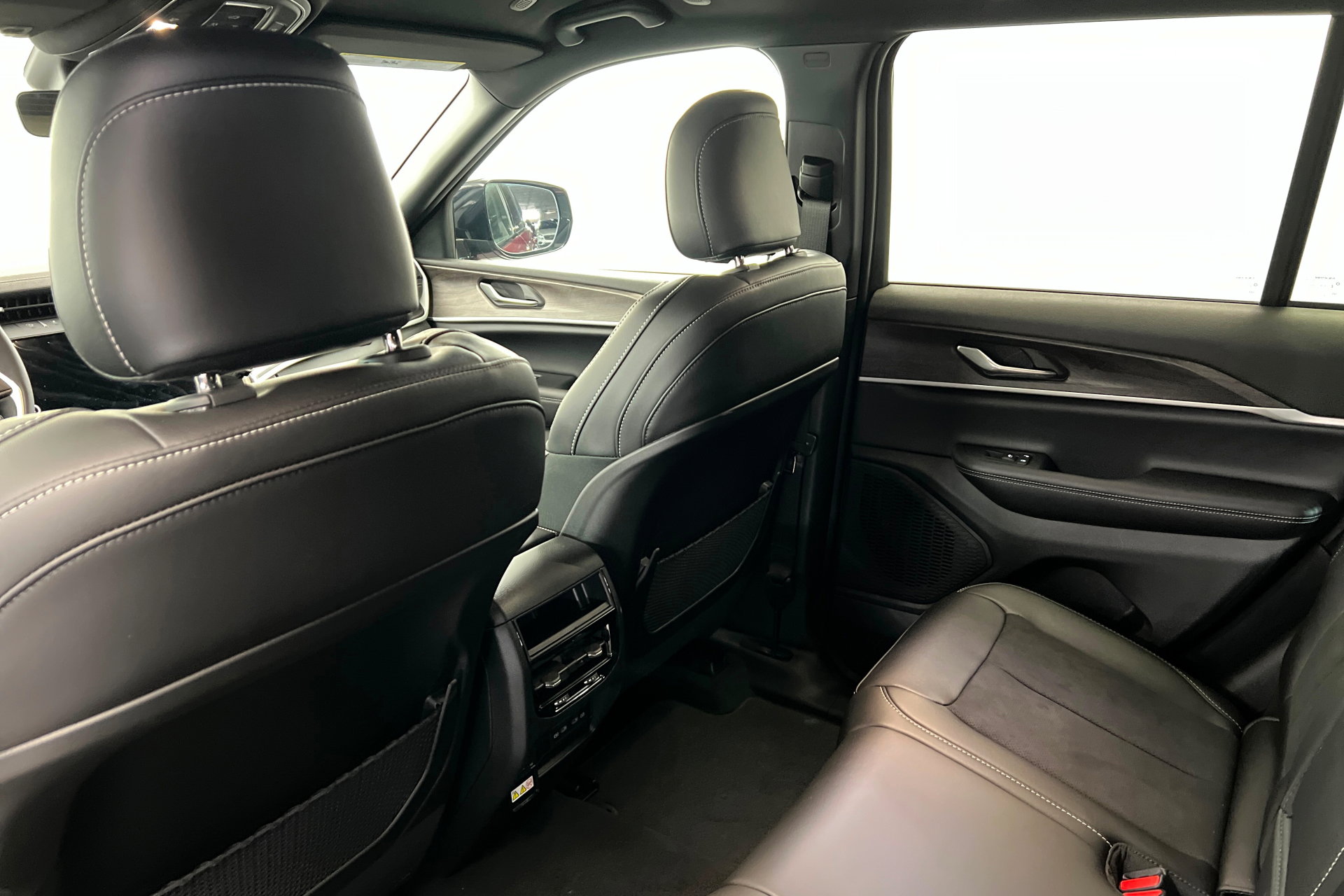New 2026 Jeep Grand Cherokee Altitude AWD/4WD image 19