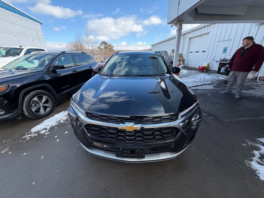 Used 2025 Chevrolet Trax LT image 7