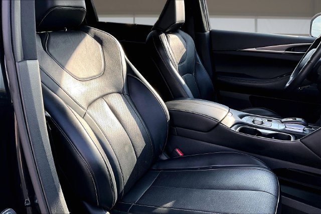 Used 2023 INFINITI QX60 Luxe w/ Cargo Package FWD image 7
