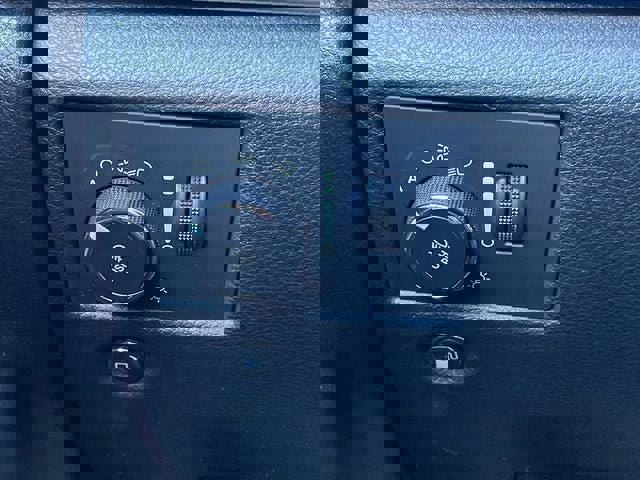 Used 2021 Jeep Grand Cherokee Limited w/ Luxury Group II image 27