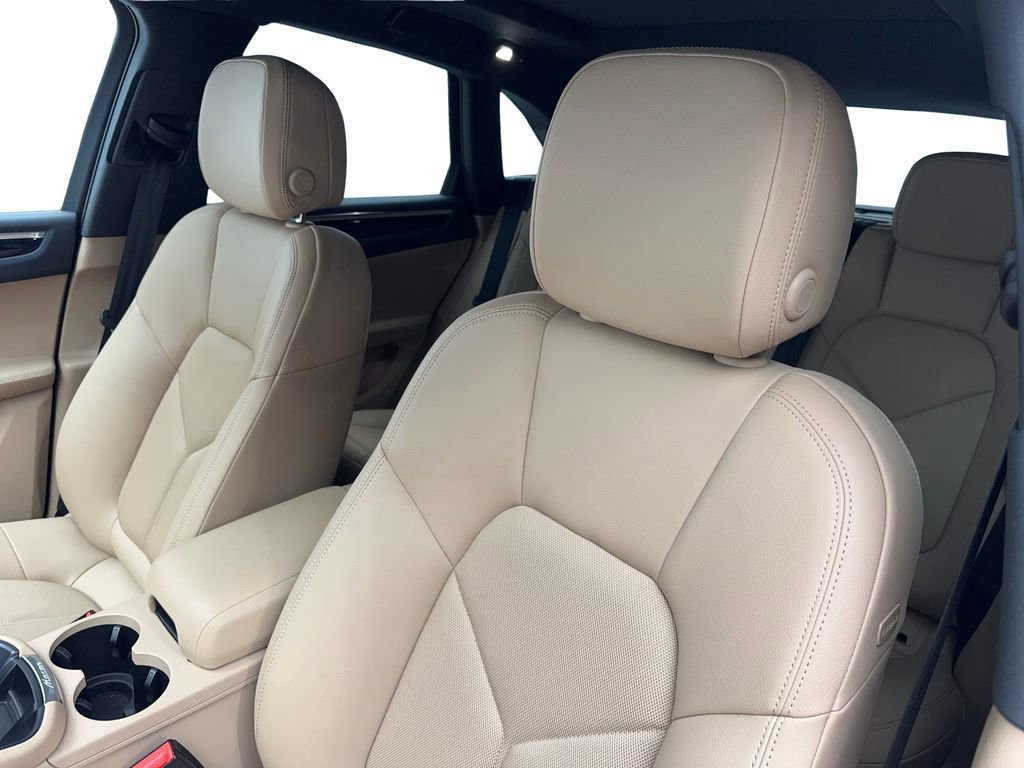 Used 2025 Porsche Macan Turbo image 26