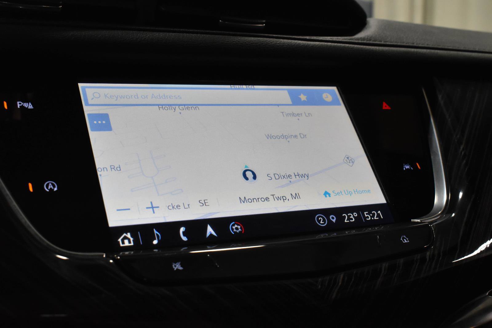 Certified 2025 Cadillac XT6 Premium Luxury image 18