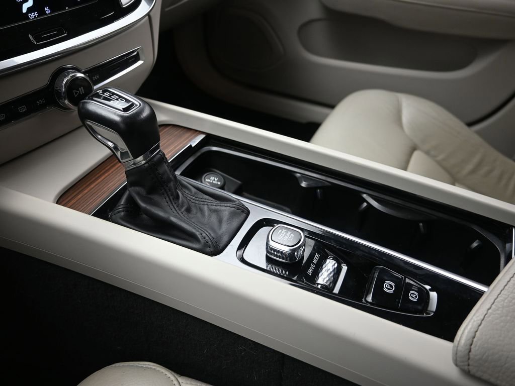 Used 2021 Volvo S60 T5 Momentum w/ Premium Package image 14