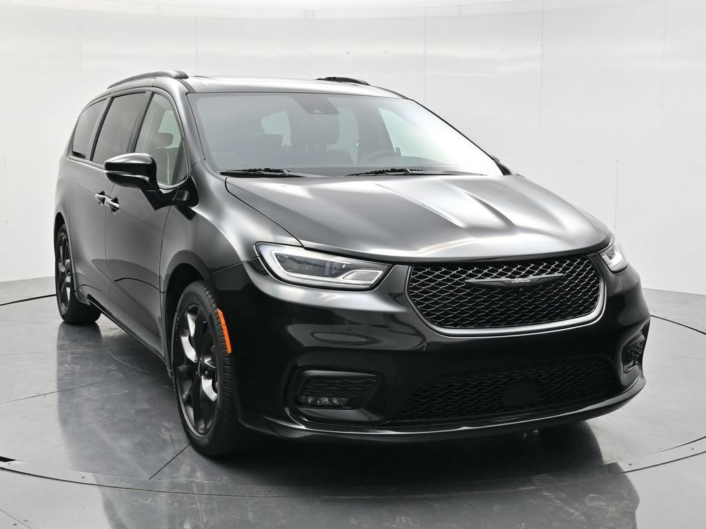 Used 2025 Chrysler Pacifica Limited FWD image 3