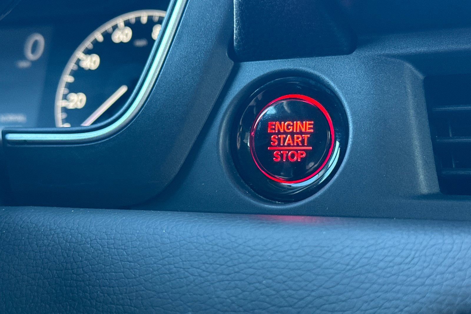 Used 2025 Honda Pilot EX-L image 27