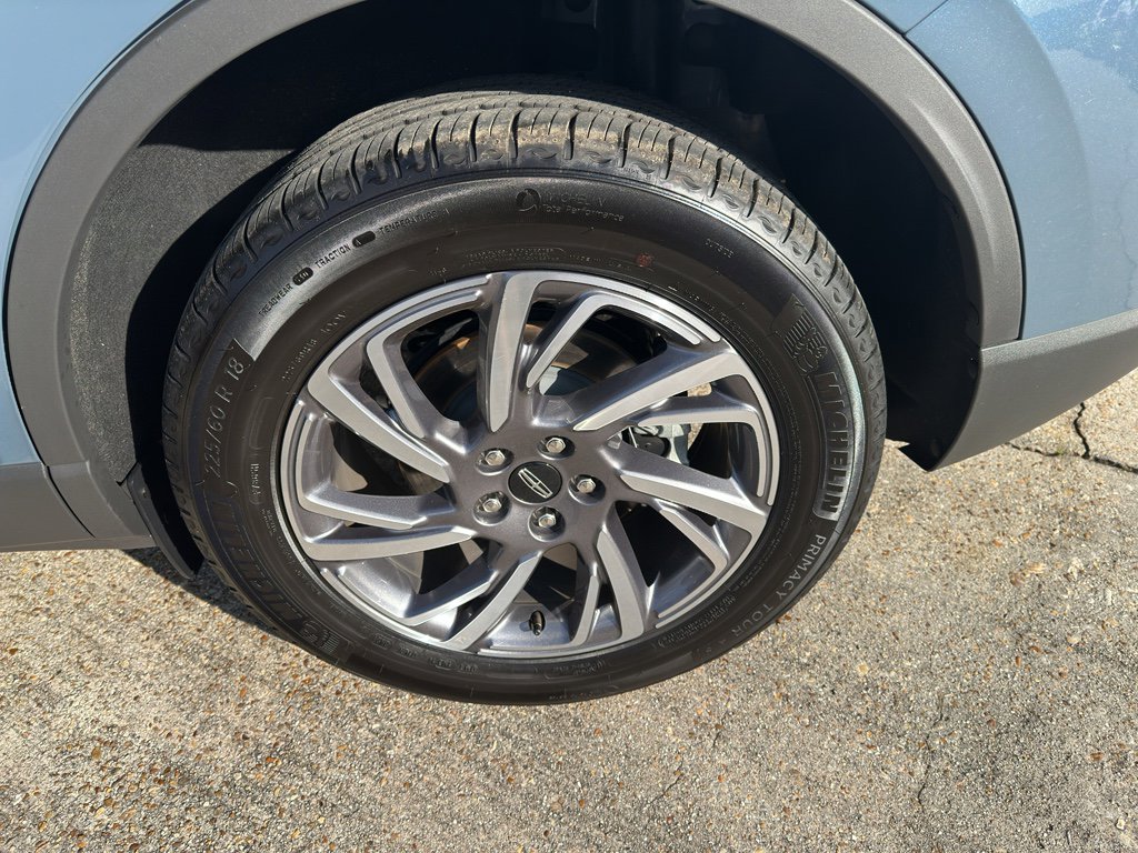 Used 2025 Lincoln Corsair Premiere image 9