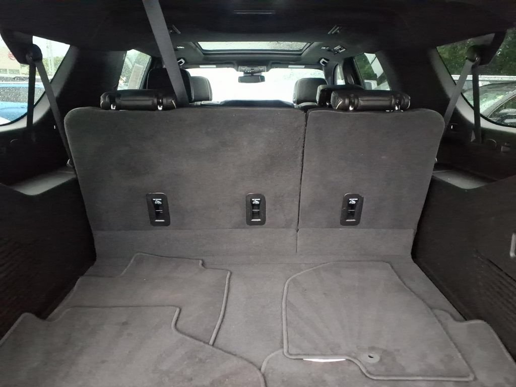 Certified 2024 GMC Yukon XL SLT w/ SLT Premium Package AWD/4WD image 17