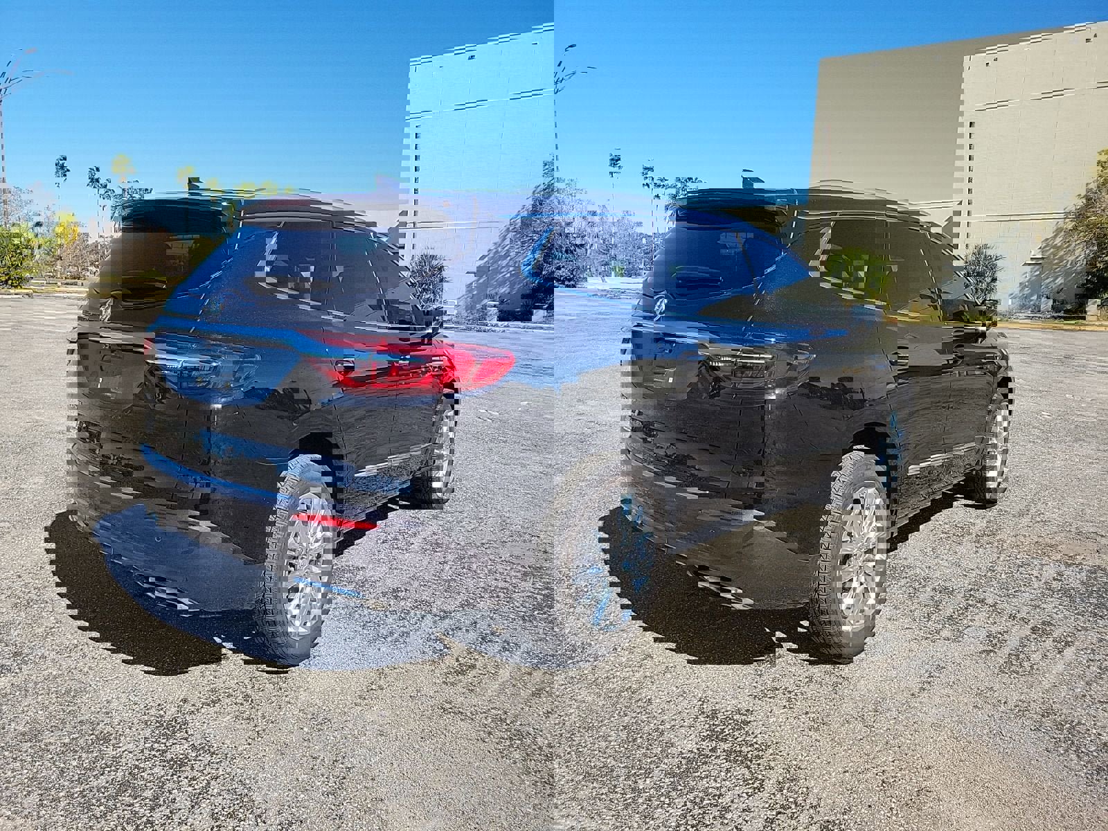 Used 2021 Buick Enclave Premium w/ Sun and Sites Package image 11